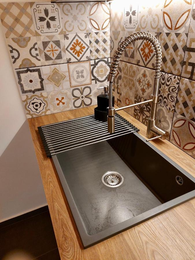 Christina-Anna Athens City Center Walking Distance To Everywhere And Acropolis, In One Of The Most Favorable Locations By National Gardens And Zoo, Hellenic Parliament In Syntagma And Stylish Exquisite Kolonaki Cozy Renovated Apartment المظهر الخارجي الصورة